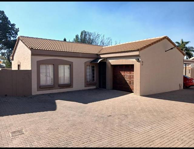3 BEDROOM TOWNHOUSE FOR SALE IN THERESA PARK